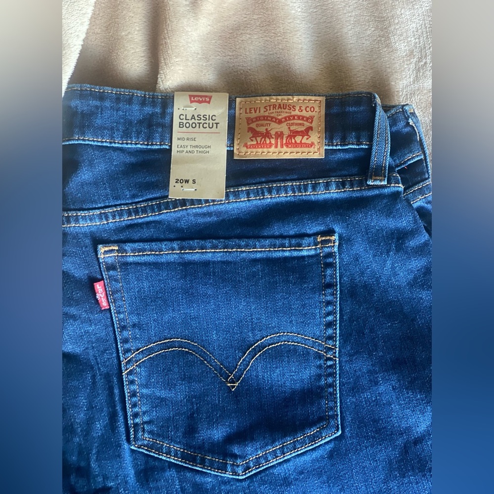 Levi’s bootcut mid rise
